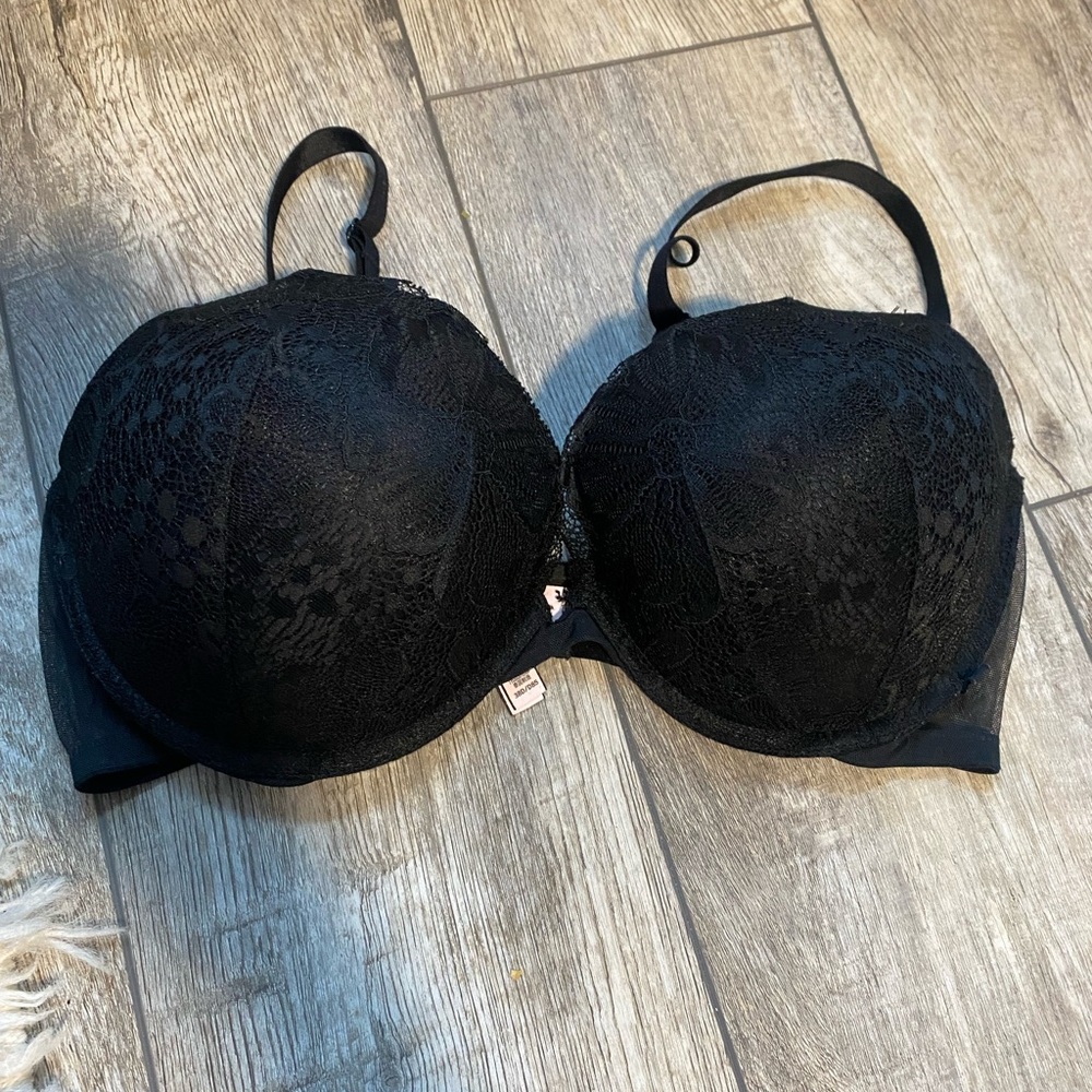 38D Victoria’s Secret push up bra black